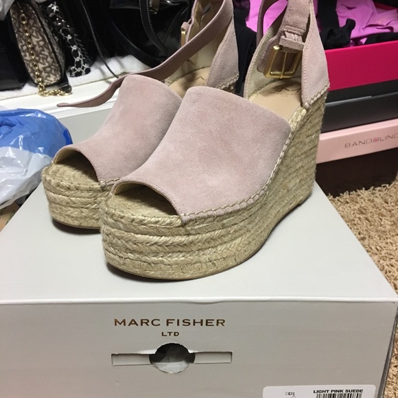 NWT Marc Fisher AdaLyn Wedge 8M light pink suede. Sandal, suede, ankle strap - Picture 5 of 8